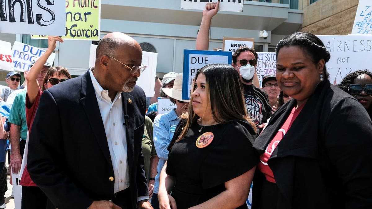     Jennifer Vasquez Sura, Kilmar Abrego Garcia's wife speaks with Glenn Ivey representative (D-MD)