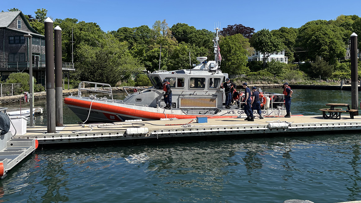 ICE, who worked with various federal agencies of the law, on Tuesday performed a series of immigration application operations to Nantucket and Martha's Vineayard. Said a statement of ice "About 40" The people were arrested as a result of the operations, including a member of the MS-13 band and at least a sexual offender.